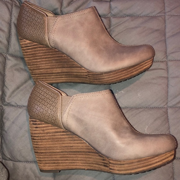 Dr. Scholl's Harlow Wedge Bootie (taupe) - Picture 2 of 8